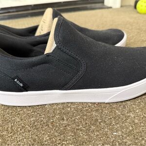 Kizik Men's Black Slip-On Loafers